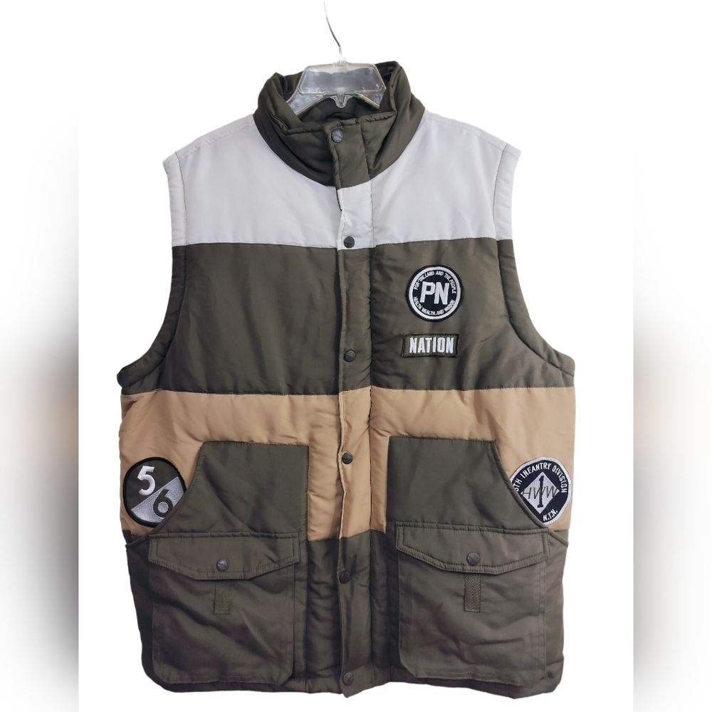 M419) Parish Nation Men's Zip Up & Button Camo Green Puffer Vest XL. Like New